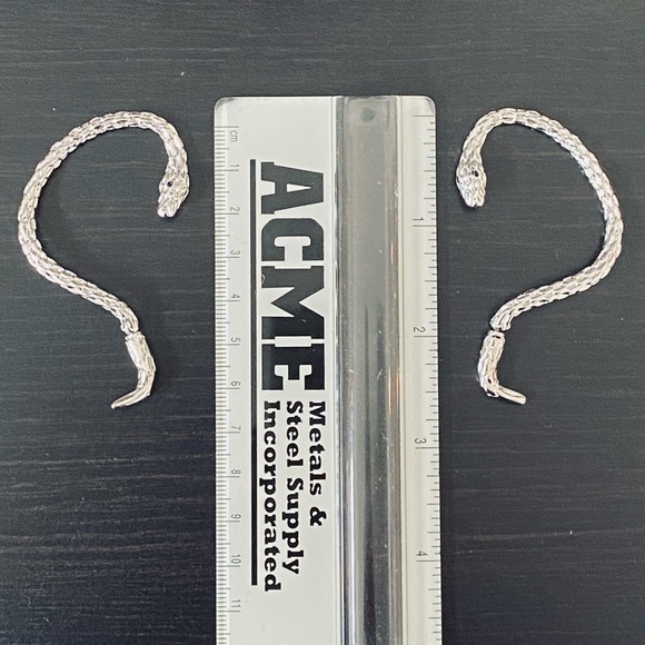 Pair of Silver Tone Snake Ear Cuffs Earrings NWT - Picture 11 of 14